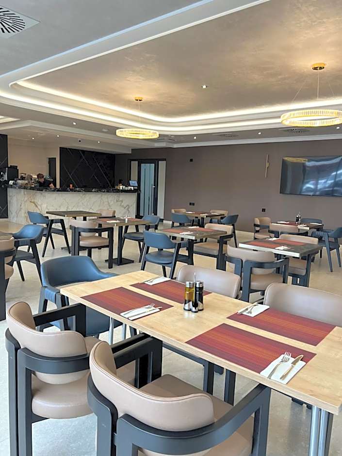 Nobel West Hotel
