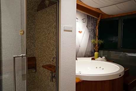 Suite with Spa Bath