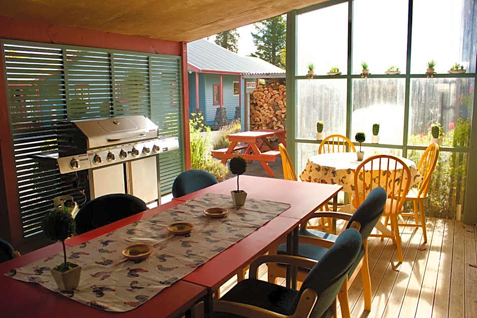 Adventure Lodge & Motel and Tongariro Crossing Track Transport