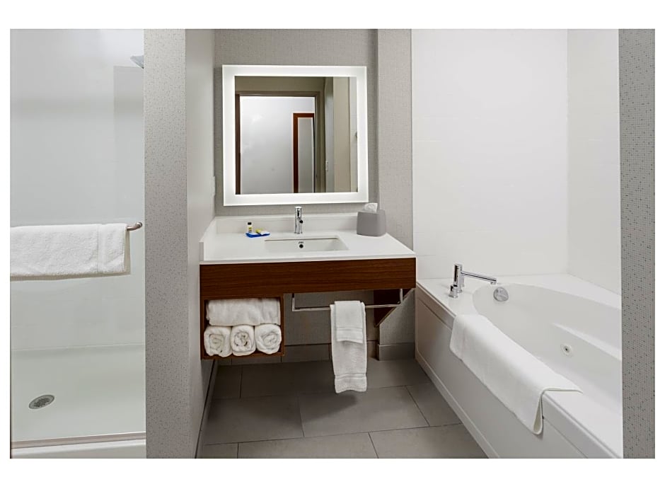 Holiday Inn Express And Suites Hudson I-94 By IHG