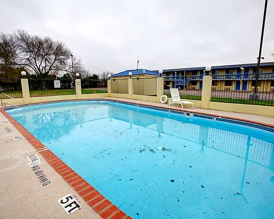 Motel 6-Waco, TX