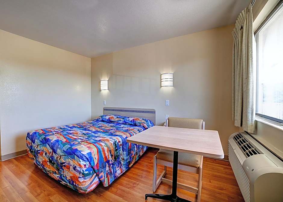 Photo 1 of 4 of 1 King Bed