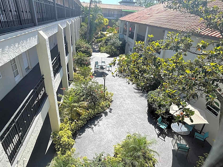 Red Roof PLUS+ & Suites Tampa