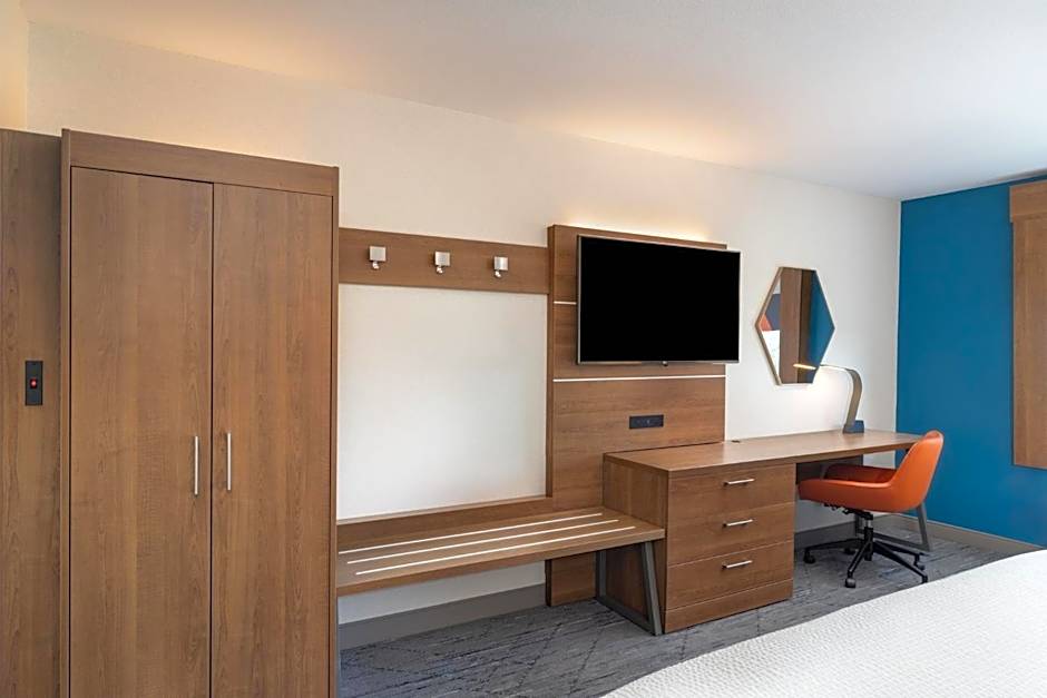 Holiday Inn Express & Suites Salem North-Keizer By IHG