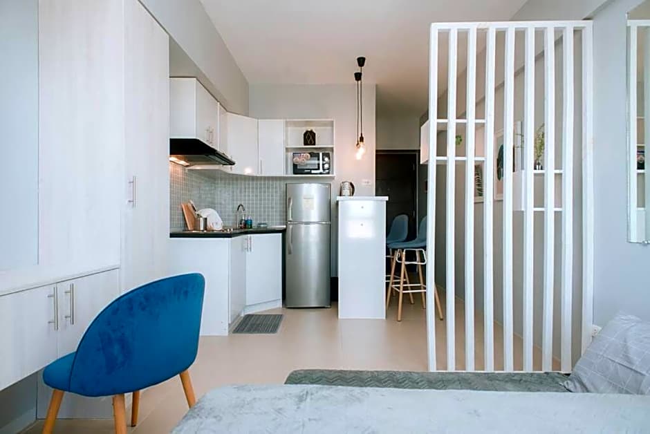 Studio Unit at Avida Towers Riala Tower 2 Cebu IT Park with Pool and Wifi