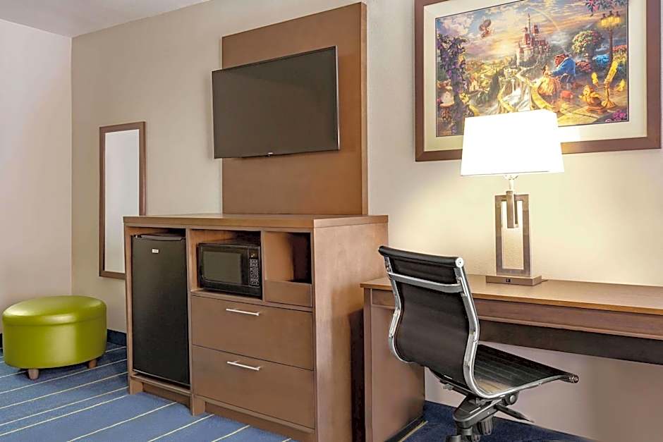 Days Inn & Suites by Wyndham Anaheim At Disneyland Park