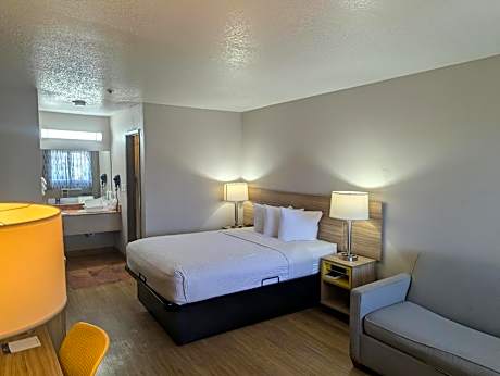 Queen Room - Non-Smoking