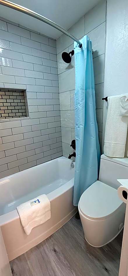 Dragonfly Inn & Suites