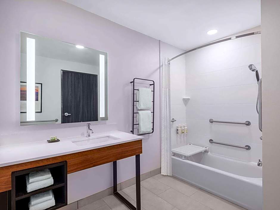 La Quinta by Wyndham Chelsea Birmingham