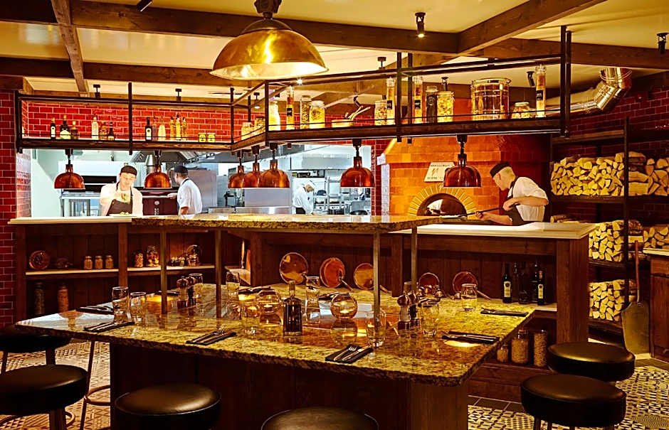 Westport Plaza Hotel, Spa & Leisure