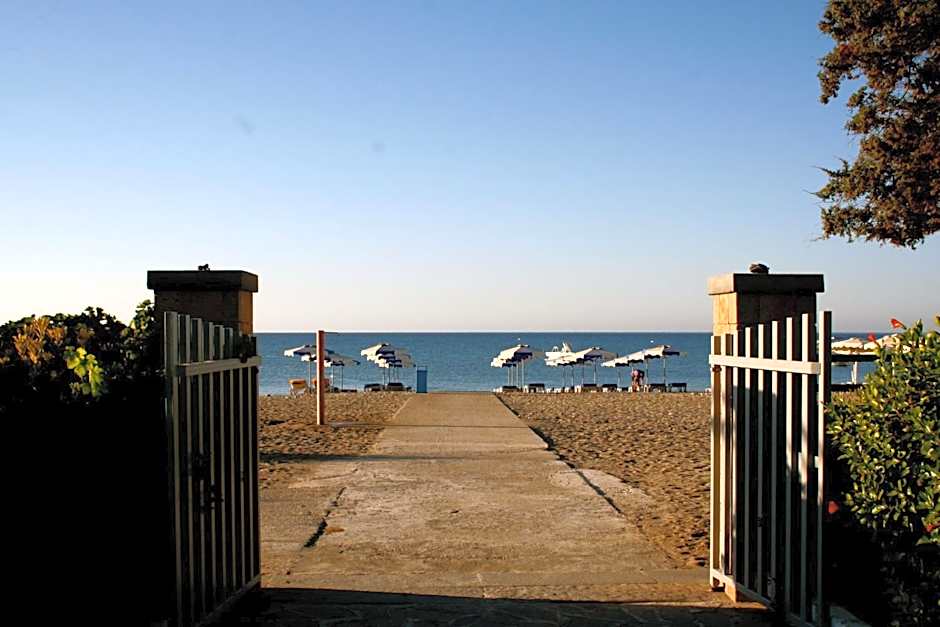 Amaryllis front beach hotel