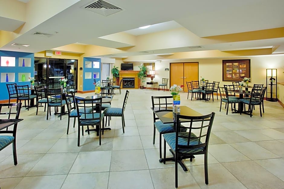 Holiday Inn Express Hotel & Suites Suffolk