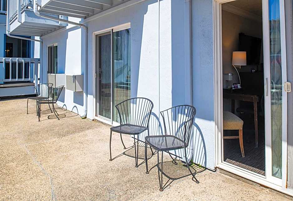Cannery Row Inn