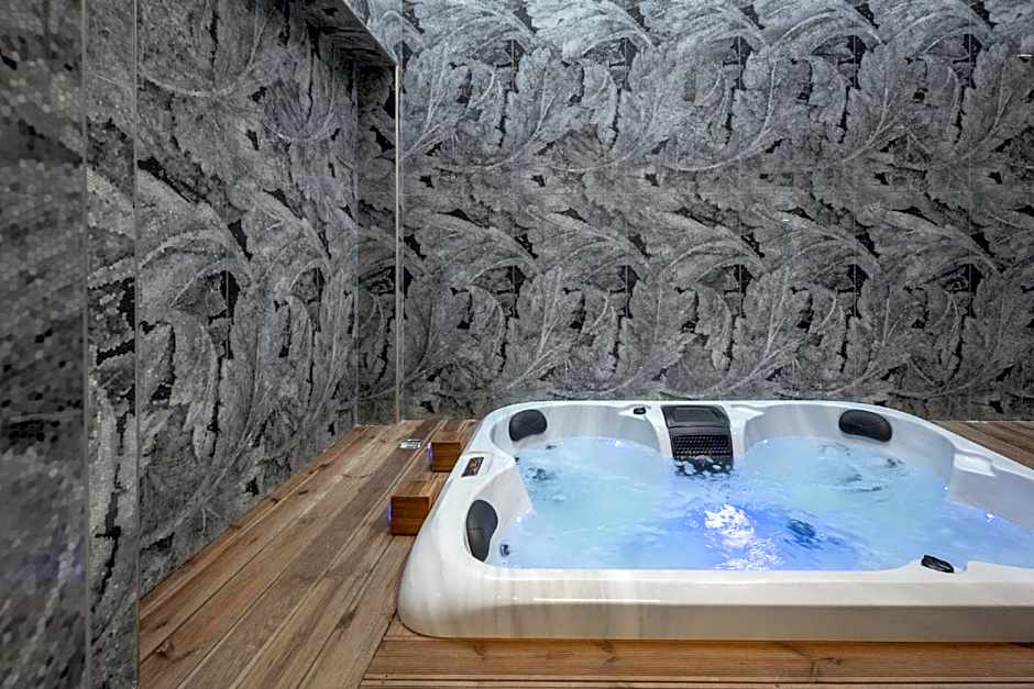 Royal Gold City Suites by Omilos Hotels