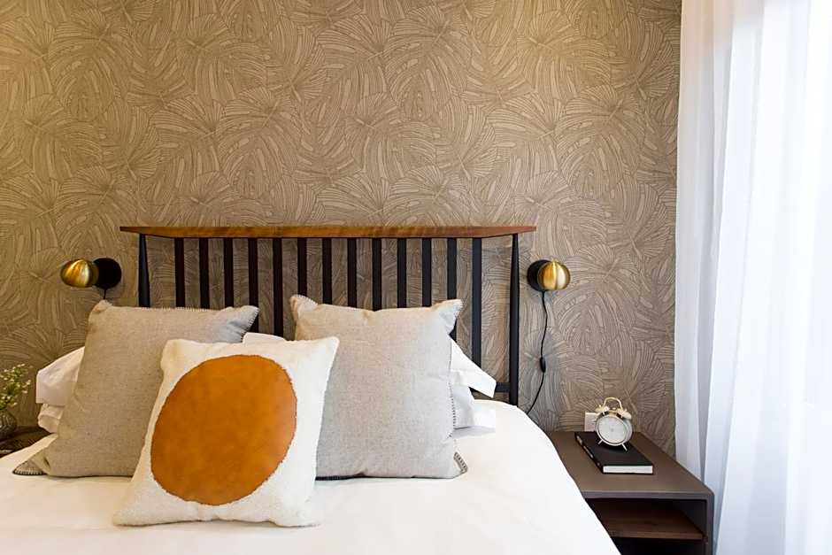 Romantic Studio in the Heart of Little Italy by Den Stays