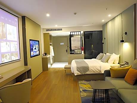 GTI - Intelligent Queen Room