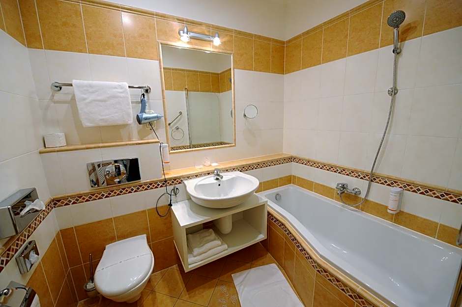 Photo 1 of 2 of Single Room