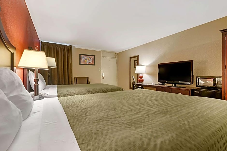 Econo Lodge Near Fort Stewart, Bar, Restaurant, Laundry Facility