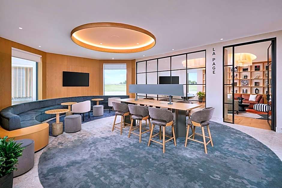 Omage Hotel, Montreal Laval, a Tribute Portfolio Hotel