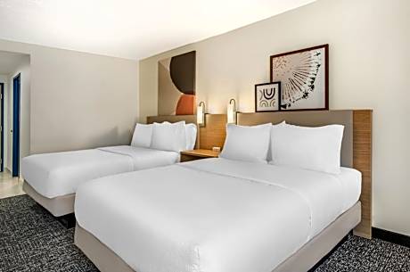 Queen Room with Two Queen Beds - Hearing Access