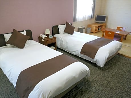 Standard Twin Room with Tatami Area - Non-Smoking