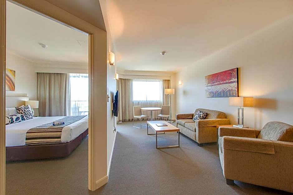 Central Cosmo Apartment Hotel