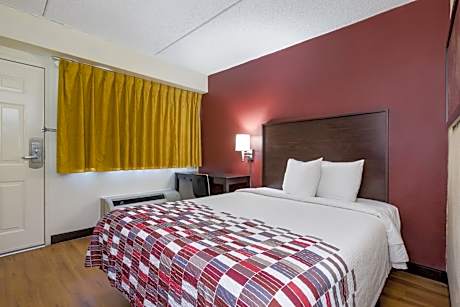 Deluxe Room with One Queen Bed Disability Access Non-Smoking