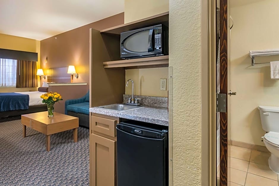 Best Western Plus Shamrock Inn & Suites