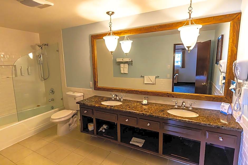 The Mammoth Creek Inn