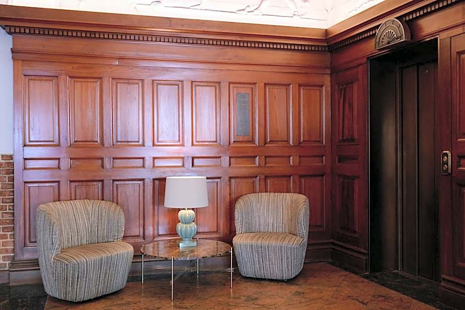 Ascot Hotel