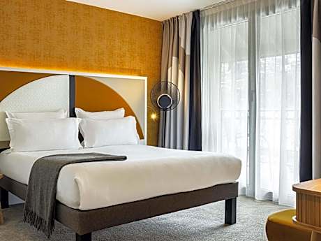 Classic Room with Double Bed and Single Sofa Bed