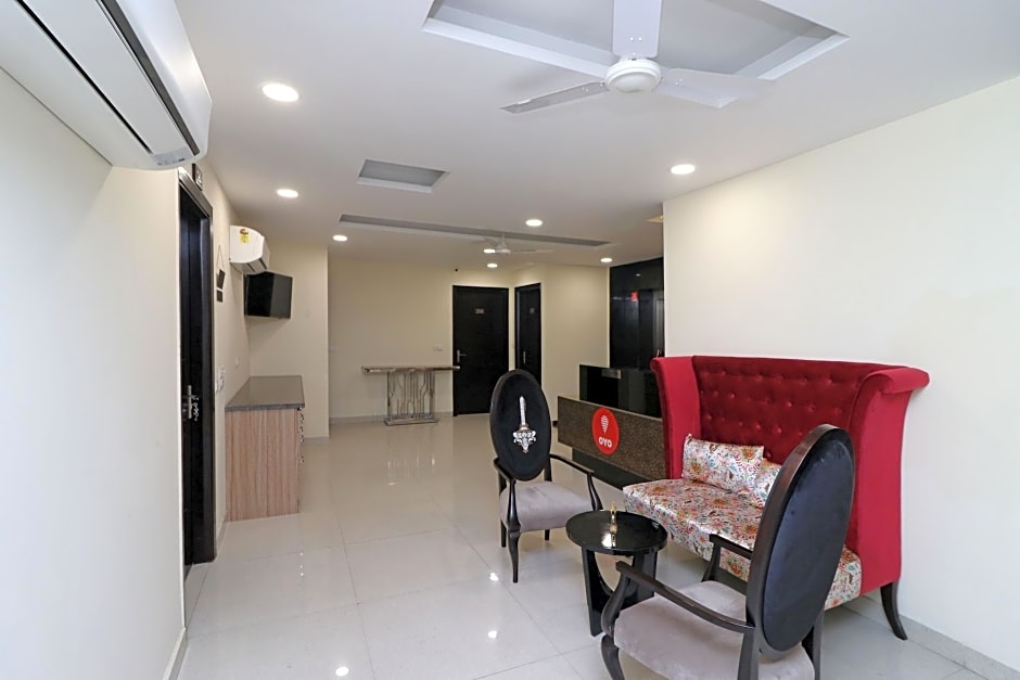 11611 Royal Palace Inn