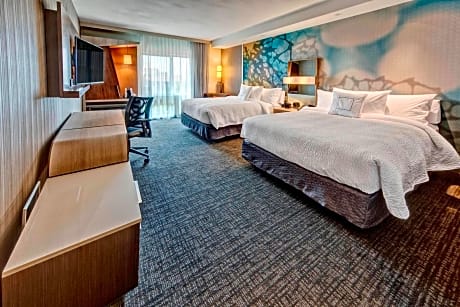 Queen Room with Two Queen Beds - Hearing Accessible