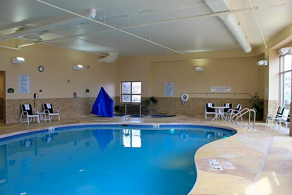 Holiday Inn Madison at The American Center by IHG