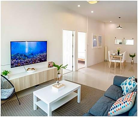 Spacious top floor apartment