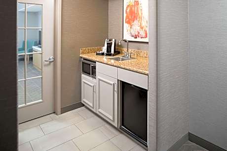 One-Bedroom Queen Suite with Two Queen Beds
