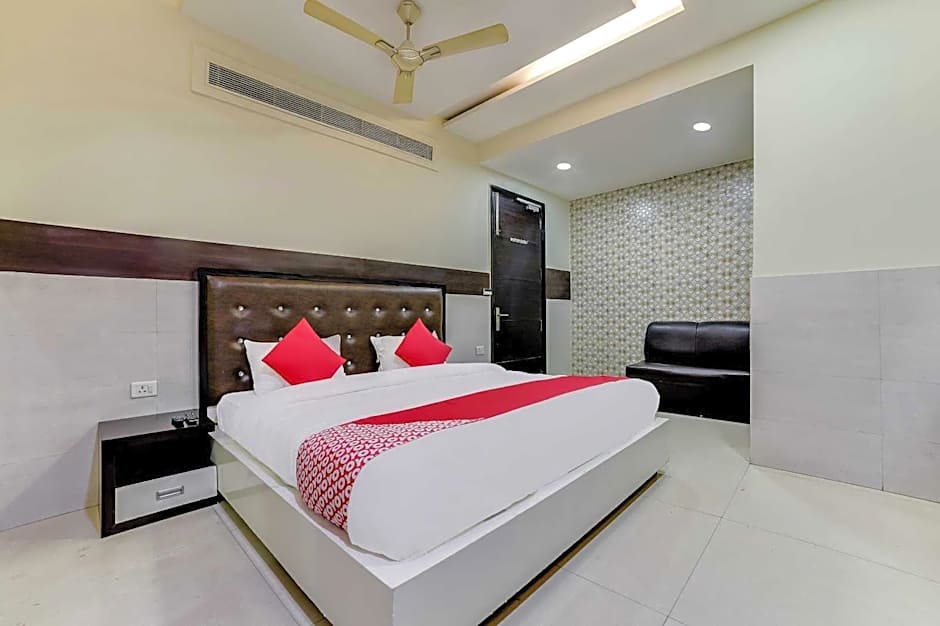 OYO Flagship 26585 Bhera Enclave Paschim Vihar – Delhi, NY