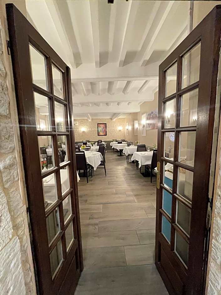 Logis Hôtel Restaurant La Vieille Auberge, Art and Gallery