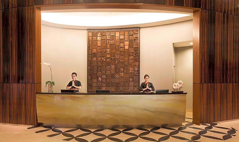 Aston Bellevue Radio Dalam