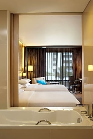 Deluxe Room, 2 Queen Beds, Non Smoking