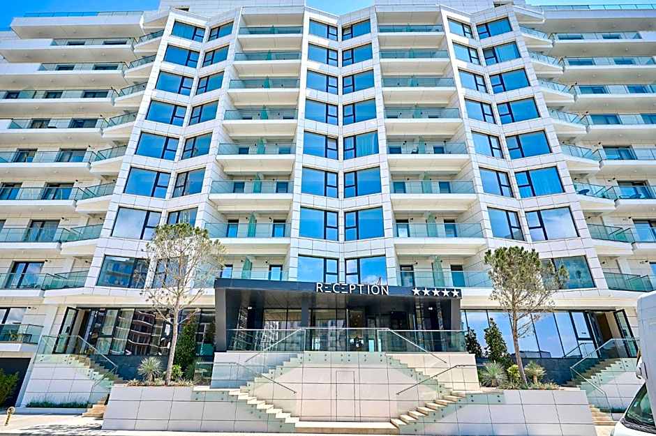 Alezzi Infinity Aparthotel & Spa