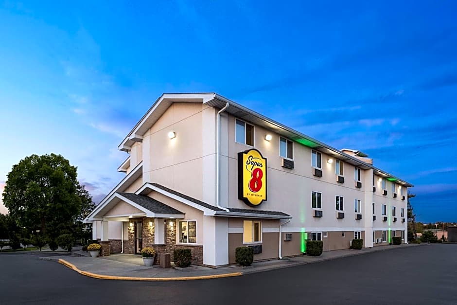Super 8 by Wyndham Latham/Albany Airport