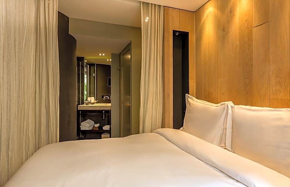 Hidden Hotel By Elegancia