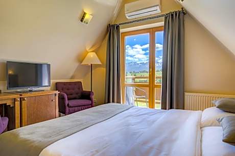 Triple Room with Mountain View