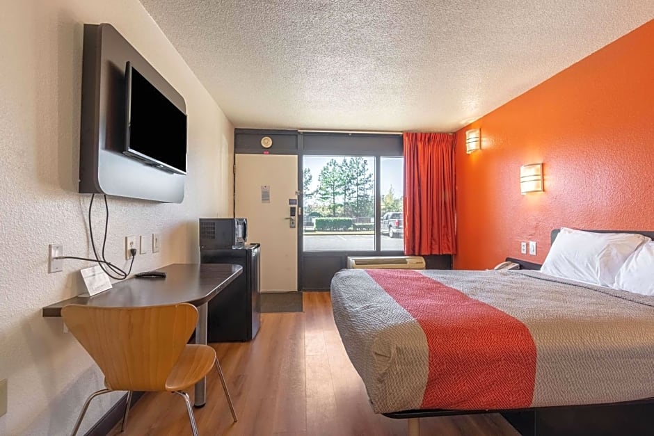 Motel 6-Little Rock, AR - West