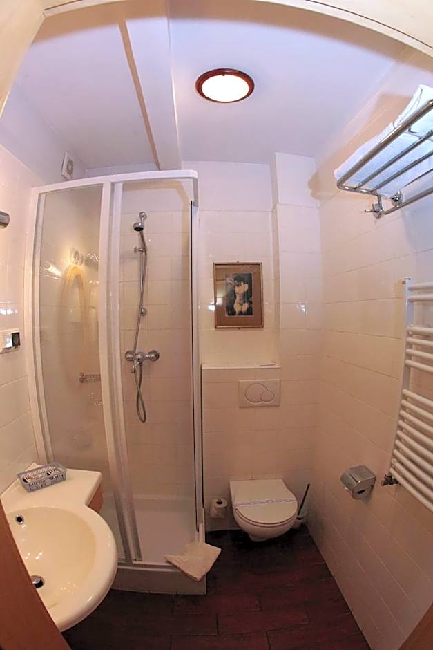 Dedek Park - historyczny dworek w pięknym Parku Skaryszewskim obok Stadionu Narodowego