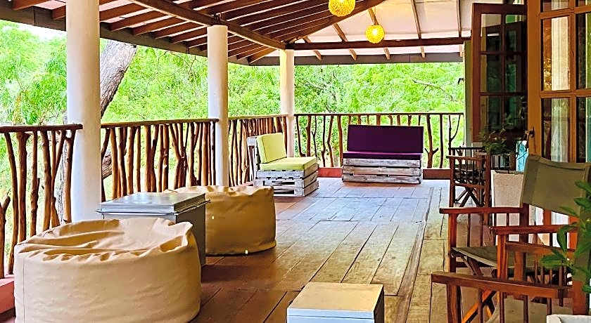 Funky Leopard Safari Lodge Bordering Yala National Park