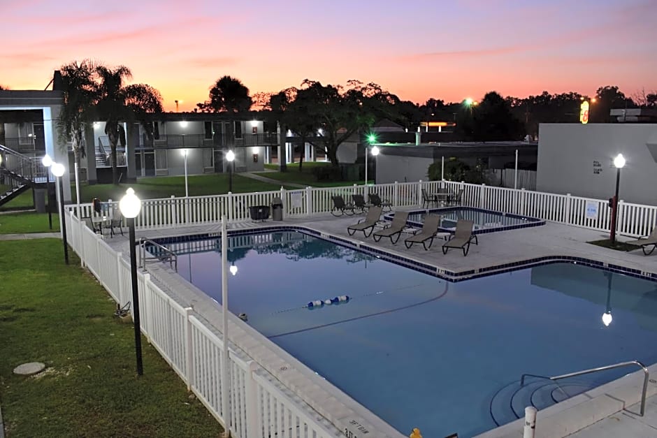 Super 8 by Wyndham Ocala I-75