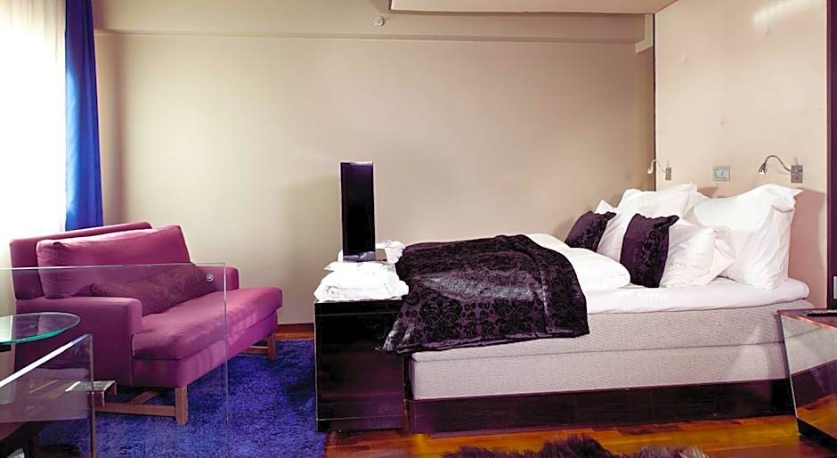 Home Hotel Folketeateret