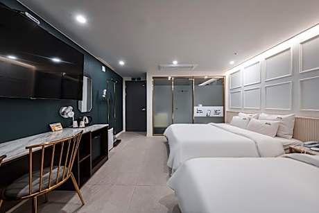 Family Twin Room